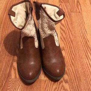 Brown & Lace booties